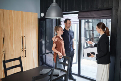 Renters para w salonie